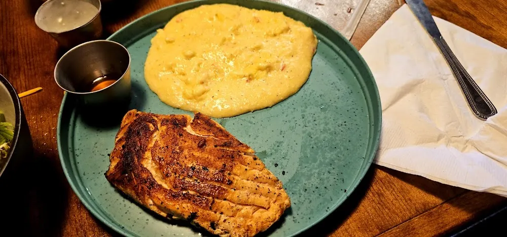 Salmon with Cheese Grits